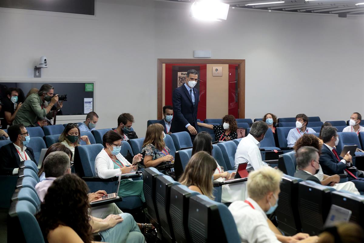 25/08/2020. Comparecencia del presidente del Gobierno, Pedro Sánchez. El presidente del Gobierno, Pedro Sánchez, a su llegada a la sala de p...