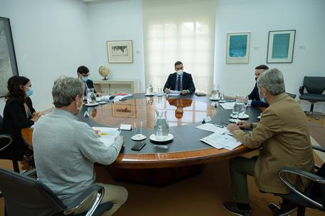 25/09/2020. Pedro Sánchez preside la reunión de la Comisión de Seguimiento del Coronavirus. El presidente del Gobierno, Pedro Sánchez, y el ...