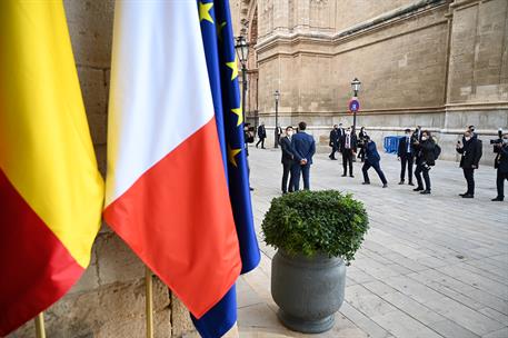 25/11/2020. Celebración de la XIX Cumbre hispano-italiana. El presidente del Gobierno, Pedro Sánchez, recibe al presidente del Consejo de Mi...