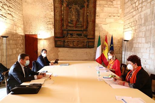 Luis Planas durante la reunión