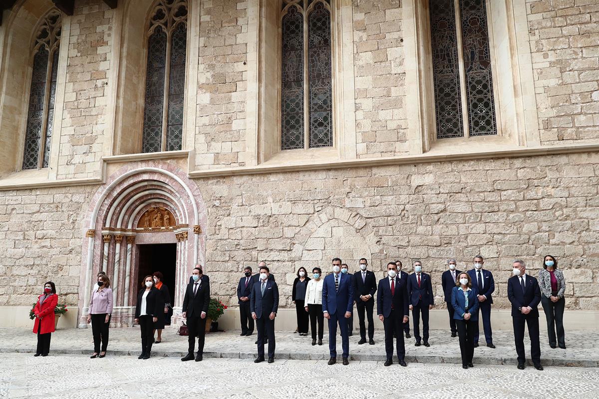 25/11/2020. Celebración de la XIX Cumbre hispano-italiana. Las delegaciones española e italiana encabezadas por los presidentes español, Ped...