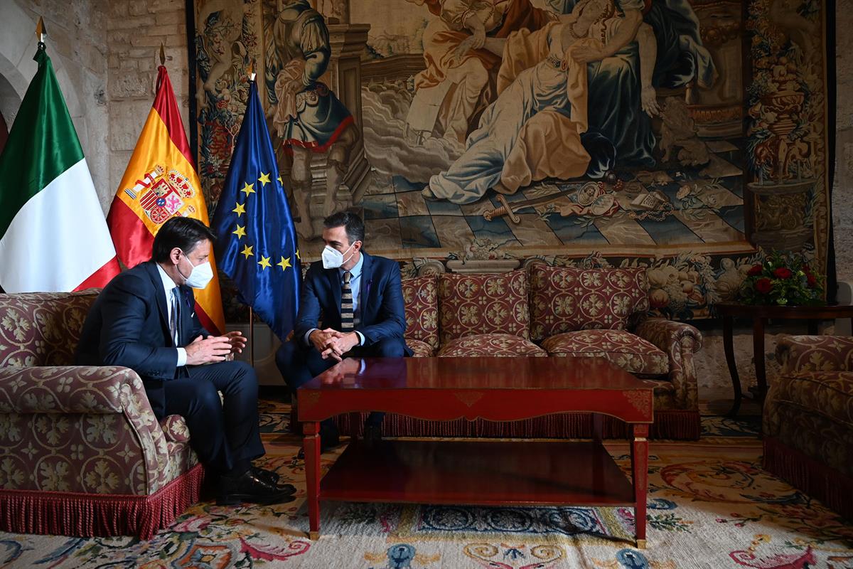 25/11/2020. Celebración de la XIX Cumbre hispano-italiana. El presidente del Gobierno, Pedro Sánchez, y el presidente del Consejo de Ministr...