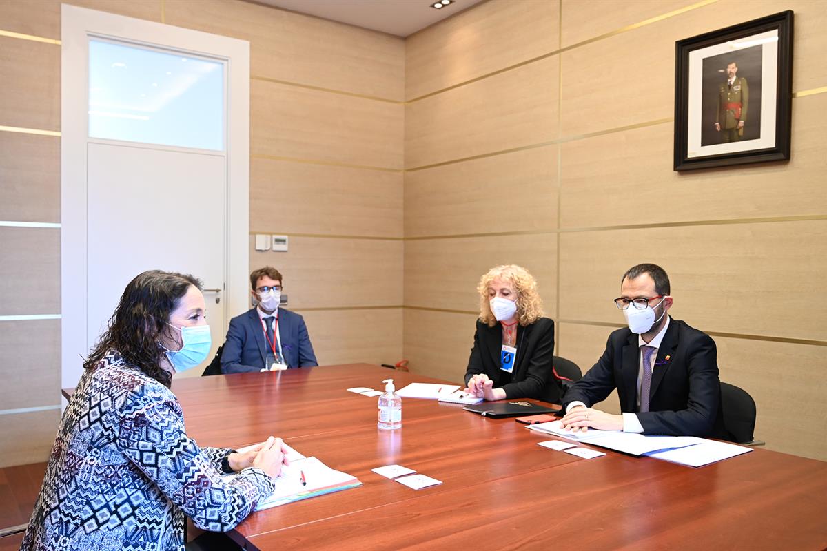 25/11/2020. Celebración de la XIX Cumbre hispano-italiana. La ministra de Industria, Comercio y Turismo, Reyes Maroto, y su homólogo italian...