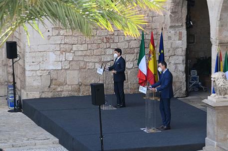 25/11/2020. Celebración de la XIX Cumbre hispano-italiana. El presidente del Gobierno, Pedro Sánchez, y el presidente del Consejo de Ministr...