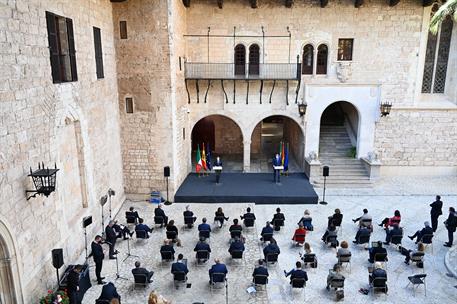 25/11/2020. Celebración de la XIX Cumbre hispano-italiana. El presidente del Gobierno, Pedro Sánchez, y el presidente del Consejo de Ministr...