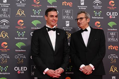 25/01/2020. Pedro Sánchez asiste a la 34 edición de los Premios Goya. El presidente del Gobierno, Pedro Sánchez, posa en el photocall, junto...