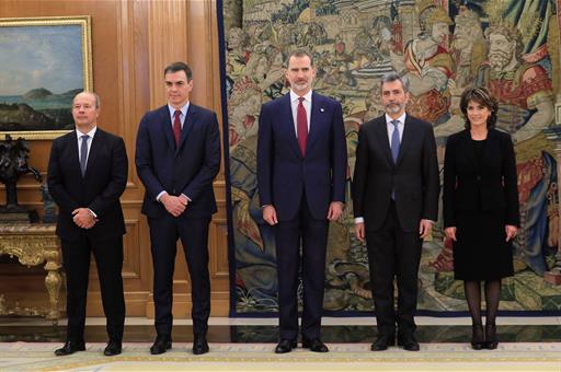 El ministro de Justicia, el presidente del Gobierno, el rey, el presidente del Supremo y la nueva fiscal general del Estado