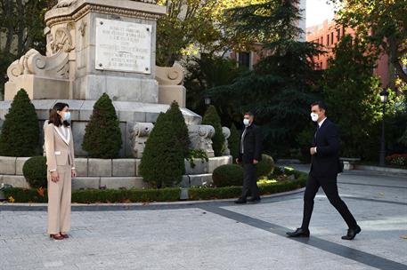 26/10/2020. Pedro Sánchez preside la XXIII Conferencia de Presidentes. El presidente del Gobierno, Pedro Sánchez, a su llegada al Senado, do...