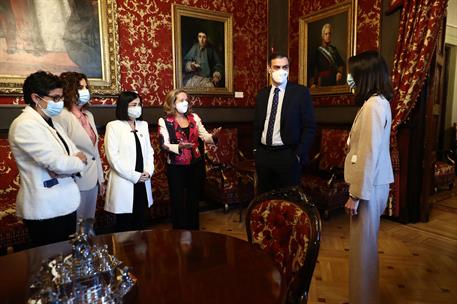 26/10/2020. Pedro Sánchez preside la XXIII Conferencia de Presidentes. El presidente del Gobierno, Pedro Sánchez, junto a la ministra de Asu...