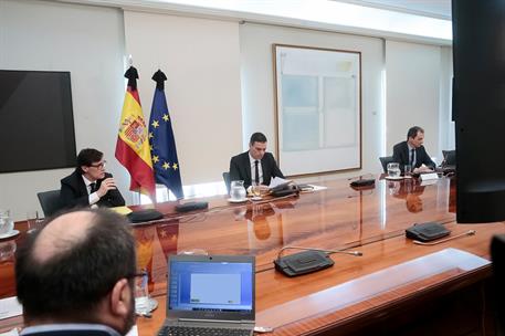 27/05/2020. Sánchez preside la reunión del Comité Científico del COVID-19. El presidente del Gobierno, Pedro Sánchez, junto al ministro de S...