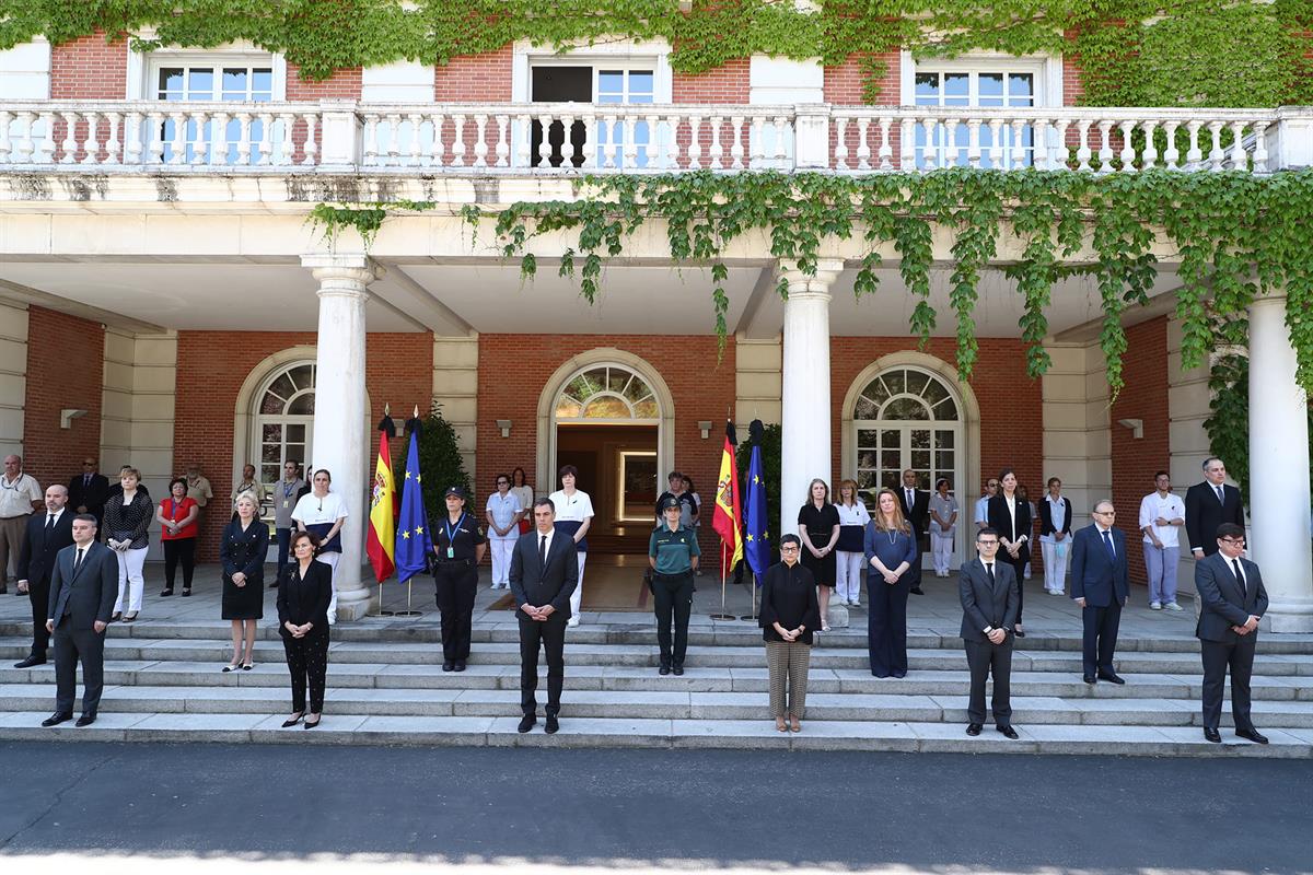 27/05/2020. Minuto de silencio en La Moncloa por las víctimas del COVID-19. El presidente del Gobierno, Pedro Sánchez, miembros del Ejecutiv...