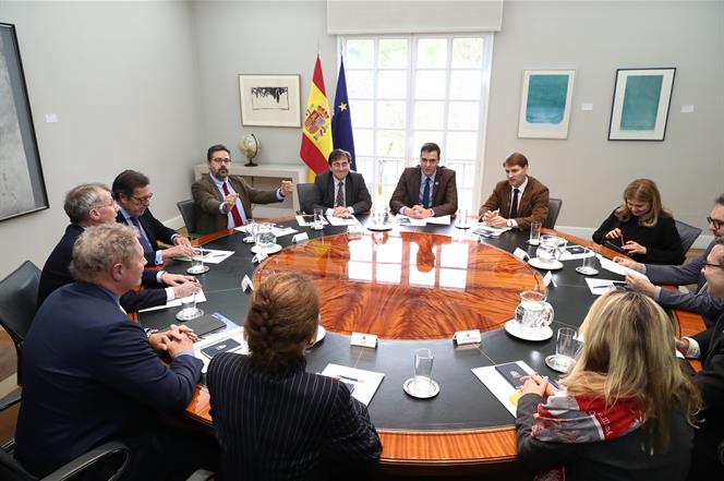 28/01/2020. Sánchez recibe a las organizaciones y entidades impulsoras del Foro Global contra la Neumonía infantil. El presidente del Gobier...