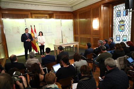 28/02/2020. El presidente del Gobierno se reúne con la presidenta de La Rioja. El presidente Sánchez y la presidenta Andreu, firman un acuer...