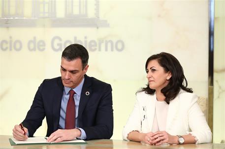 28/02/2020. El presidente del Gobierno se reúne con la presidenta de La Rioja. El presidente Sánchez y la presidenta Andreu firman un acuerd...