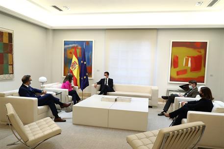 29/10/2020. Pedro Sánchez recibe a a la secretaria general iberoamericana, Rebeca Grynspan. El presidente del Gobierno, Pedro Sánchez, la se...