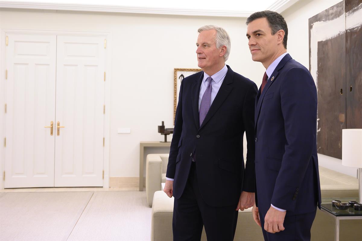 30/01/2020. El presidente recibe al negociador jefe de la Unión Europea para el Brexit. El presidente del Gobierno, Pedro Sánchez, junto al ...