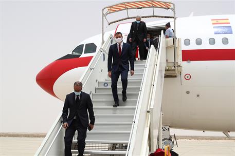 30/06/2020. Pedro Sánchez asiste a la Cumbre G5 Sahel, en Mauritania. El presidente del Gobierno, Pedro Sánchez, a su llegada a la capital d...