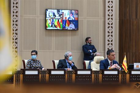 30/06/2020. Pedro Sánchez asiste a la Cumbre G5 Sahel, en Mauritania. El presidente del Gobierno, Pedro Sánchez, durante la cumbre, acompaña...