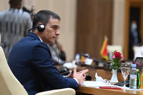 30/06/2020. Pedro Sánchez asiste a la Cumbre G5 Sahel, en Mauritania. El presidente del Gobierno, Pedro Sánchez, sigue las intervenciones du...