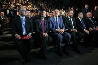 El presidente del Gobierno, Pedro Sánchez, y la ministra de Industria, Comercio y Turismo, Reyes Maroto