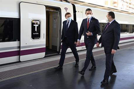 1/02/2021. Pedro Sánchez preside la puesta en servicio del AVE entre entre Monforte del Cid, Elche y Orihuela. El presidente del Gobierno, P...