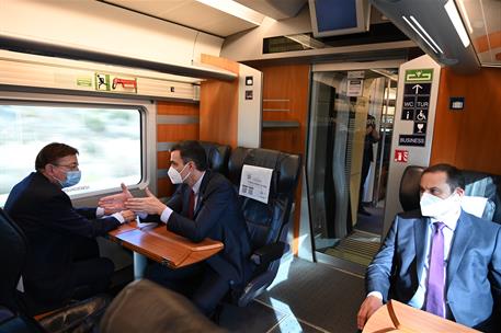 1/02/2021. Pedro Sánchez preside la puesta en servicio del AVE entre Monforte del Cid, Elche y Orihuela. El presidente del Gobierno, Pedro S...