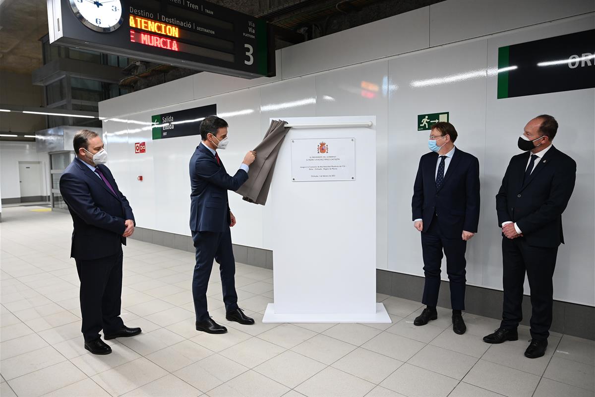 1/02/2021. Pedro Sánchez preside la puesta en servicio del AVE entre Monforte del Cid, Elche y Orihuela. El presidente del Gobierno, Pedro S...