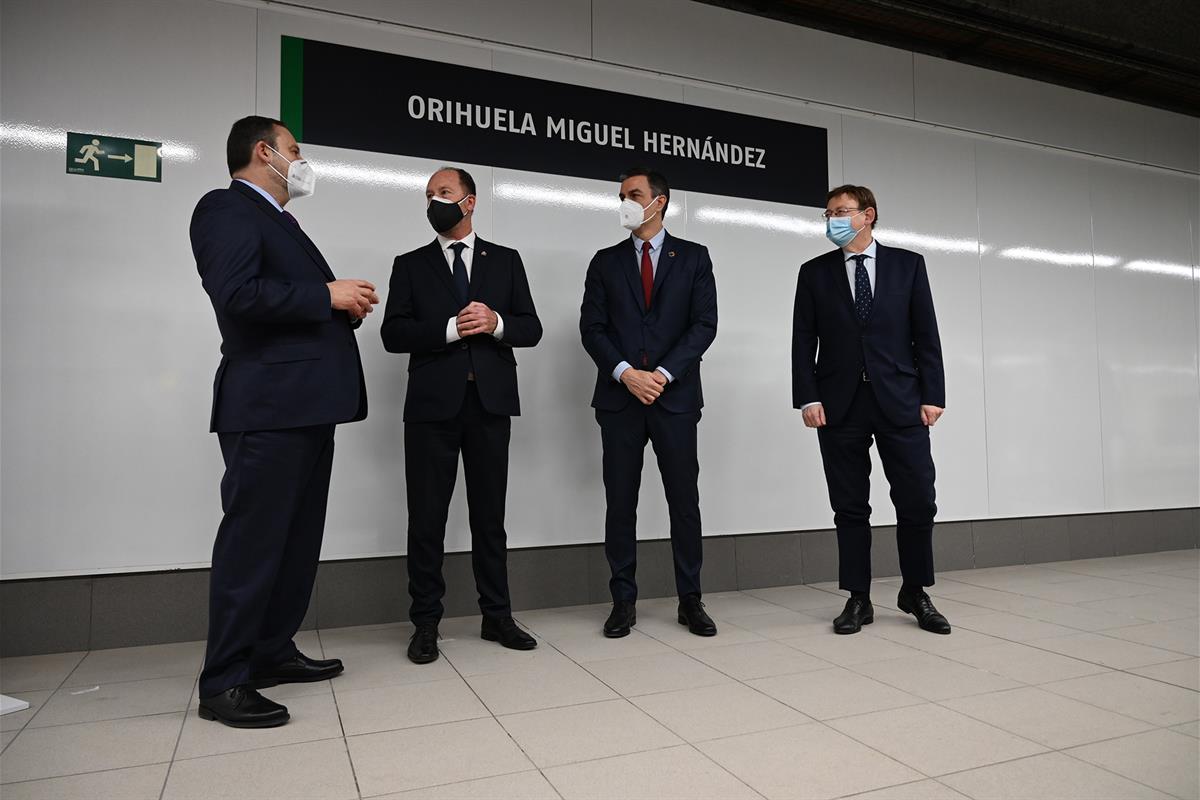 1/02/2021. Pedro Sánchez preside la puesta en servicio del AVE entre Monforte del Cid, Elche y Orihuela. El presidente del Gobierno, Pedro S...