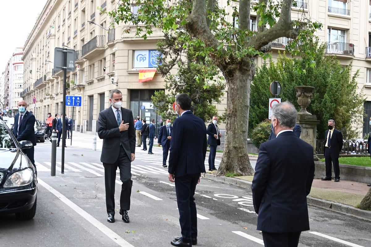 1/06/2021. Inauguración del Centro Memorial de las Víctimas del Terrorismo en Vitoria. El presidente del Gobierno, Pedro Sánchez, recibe al ...