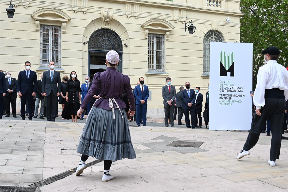 1/06/2021. Inauguración del Centro Memorial de las Víctimas del Terrorismo en Vitoria. El presidente del Gobierno, Pedro Sánchez, junto a lo...