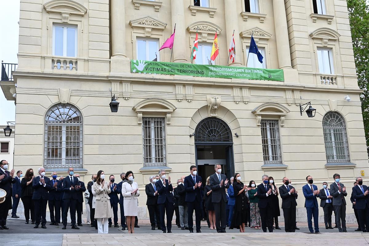 1/06/2021. Inauguración del Centro Memorial de las Víctimas del Terrorismo en Vitoria. El presidente del Gobierno, Pedro Sánchez, junto a lo...