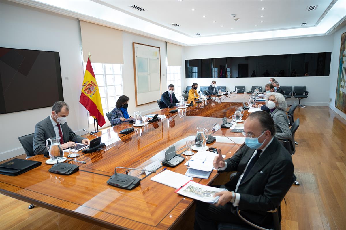 4/02/2021. Pedro Sánchez preside la reunión con el CEO de Airbus. El presidente del Gobierno, Pedro Sánchez, se ha reunido con el CEO de Air...