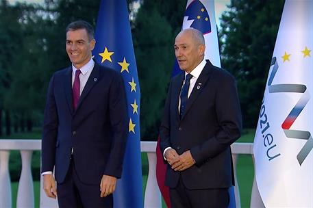 5/10/2021. Pedro Sánchez asiste a la cena informal del Consejo Europeo. El presidente del Gobierno, Pedro Sánchez, es recibido por el primer...