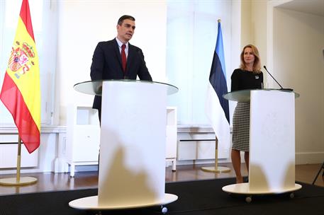 6/07/2021. Pedro Sánchez viaja a Estonia. El presidente del Gobierno, Pedro Sánchez, y la primera ministra de la República de Estonia, Kaja ...