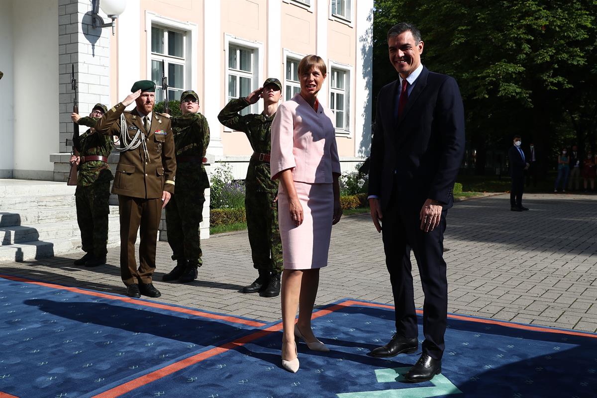 7/07/2021. Viaje del presidente del Gobierno a Estonia (segunda jornada). El presidente del Gobierno, Pedro Sánchez, es recibido por la pres...