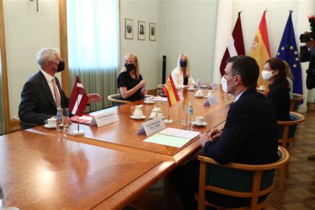 7/07/2021. Viaje del presidente de Gobierno a Letonia. El presidente del Gobierno, Pedro Sánchez, durante su reunión con el primer ministro ...