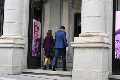 8/03/2021. Sánchez asiste con Irene Montero al acto institucional con motivo del 8 de marzo. El presidente del Gobierno, Pedro Sánchez, y la...