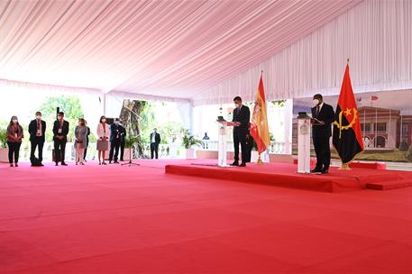8/04/2021. Gira africana del presidente del Gobierno, Pedro Sánchez (Primera jornada). El presidente del Gobierno, Pedro Sánchez, y el presi...