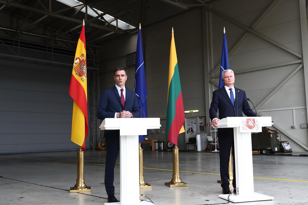 8/07/2021. Viaje del presidente del Gobierno a Lituania. El presidente del Gobierno, Pedro Sánchez, y el presidente la República de Lituania...