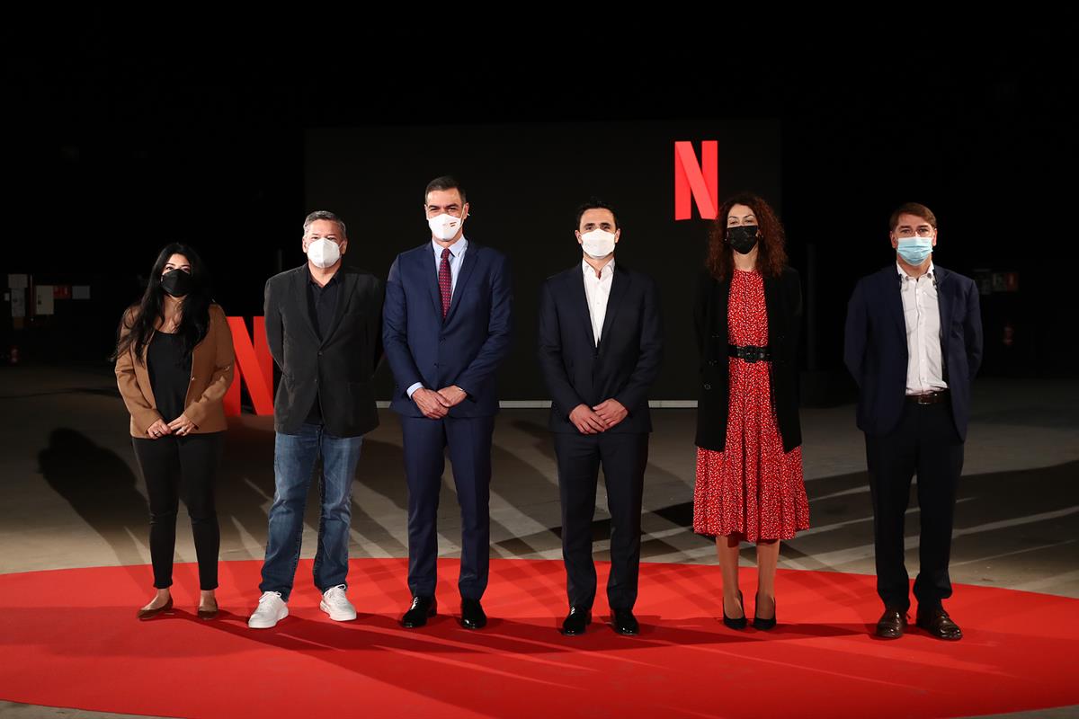 8/10/2021. Pedro Sánchez visita las instalaciones de Netflix en Tres Cantos (Madrid). El presidente del Gobierno, Pedro Sánchez, junto al co...