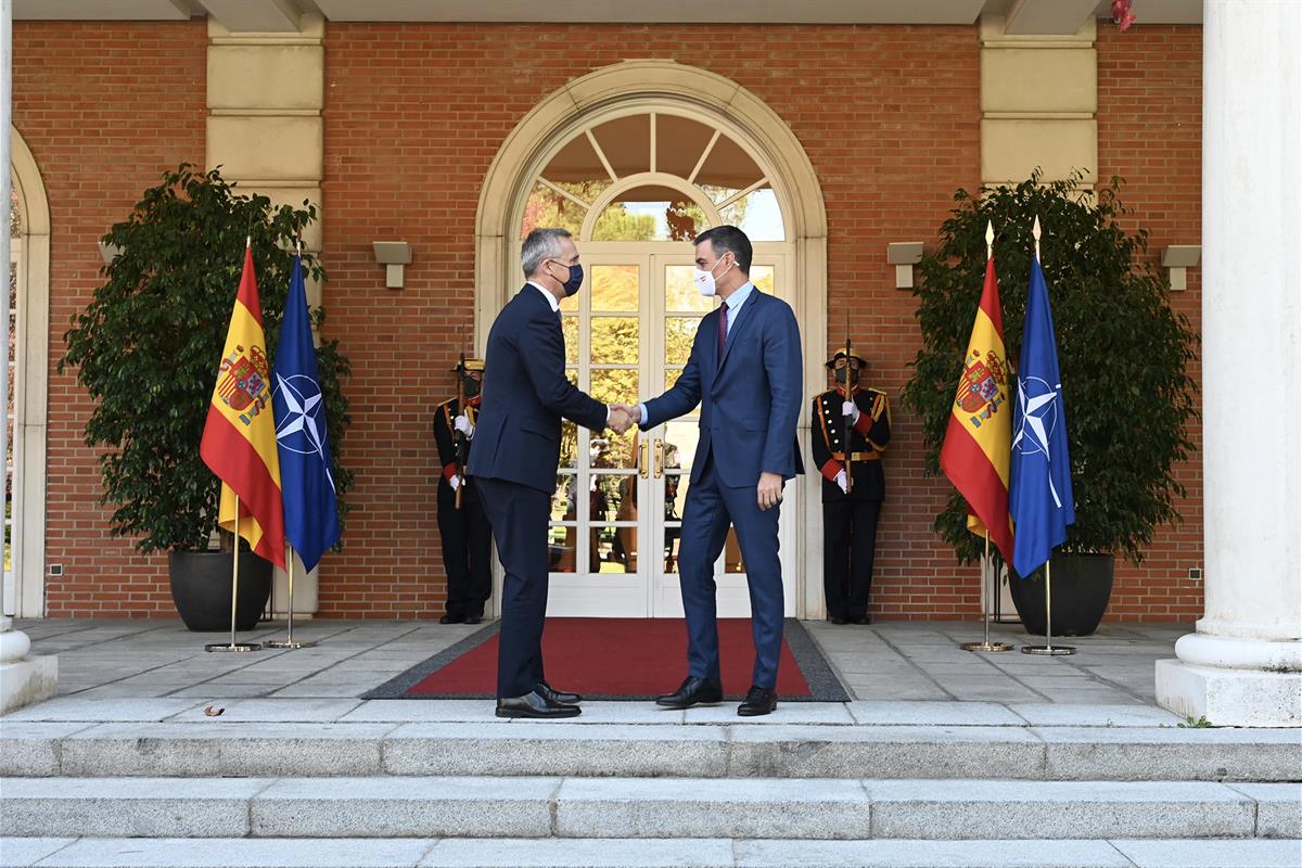 8/10/2021. Pedro Sánchez se reúne con el secretario general de la OTAN, Jens Stoltenberg. El presidente del Gobierno, Pedro Sánchez, y el se...