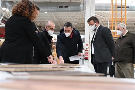 8/12/2021. Visita empresa gallega FINSA. El presidente del Gobierno, Pedro Sánchez, durante su visita a la empresa gallega Finsa (Financiera...