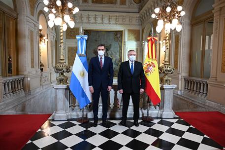 9/06/2021. Viaje oficial de Pedro Sánchez a Argentina. El presidente del Gobierno, Pedro Sánchez, es recibido por el presidente de Argentina...