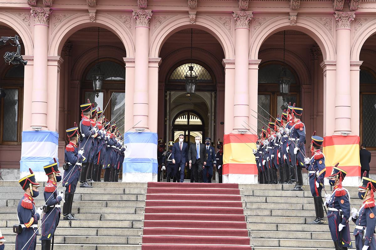 9/06/2021. Viaje oficial de Pedro Sánchez a Argentina. El presidente del Gobierno, Pedro Sánchez, es recibido por el presidente de Argentina...