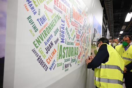 9/09/2021. Pedro Sánchez visita la fábrica DuPont Asturias. El presidente del Gobierno, Pedro Sánchez, durante su visita a las instalaciones...