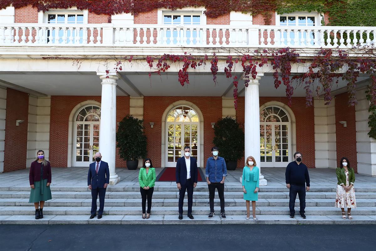 9/10/2021. Acto Salud Mental y COVID-19. El presidente del Gobierno, Pedro Sánchez, junto a los participantes en el acto 'Salud Mental y COV...