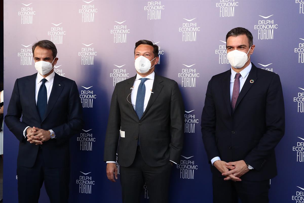 10/05/2021. Viaje del presidente del Gobierno a Grecia. El presidente del Gobierno, Pedro Sánchez, y el primer ministro de la República Helé...