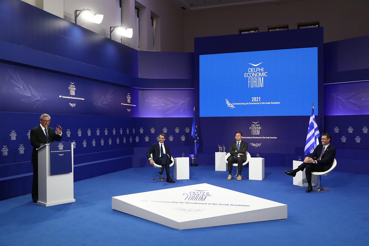 10/05/2021. Viaje del presidente del Gobierno a Grecia. El presidente del Gobierno, Pedro Sánchez, y el primer ministro de la República Helé...