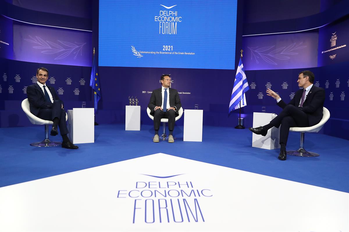 10/05/2021. Viaje del presidente del Gobierno a Grecia. El presidente del Gobierno, Pedro Sánchez, y el primer ministro de la República Helé...