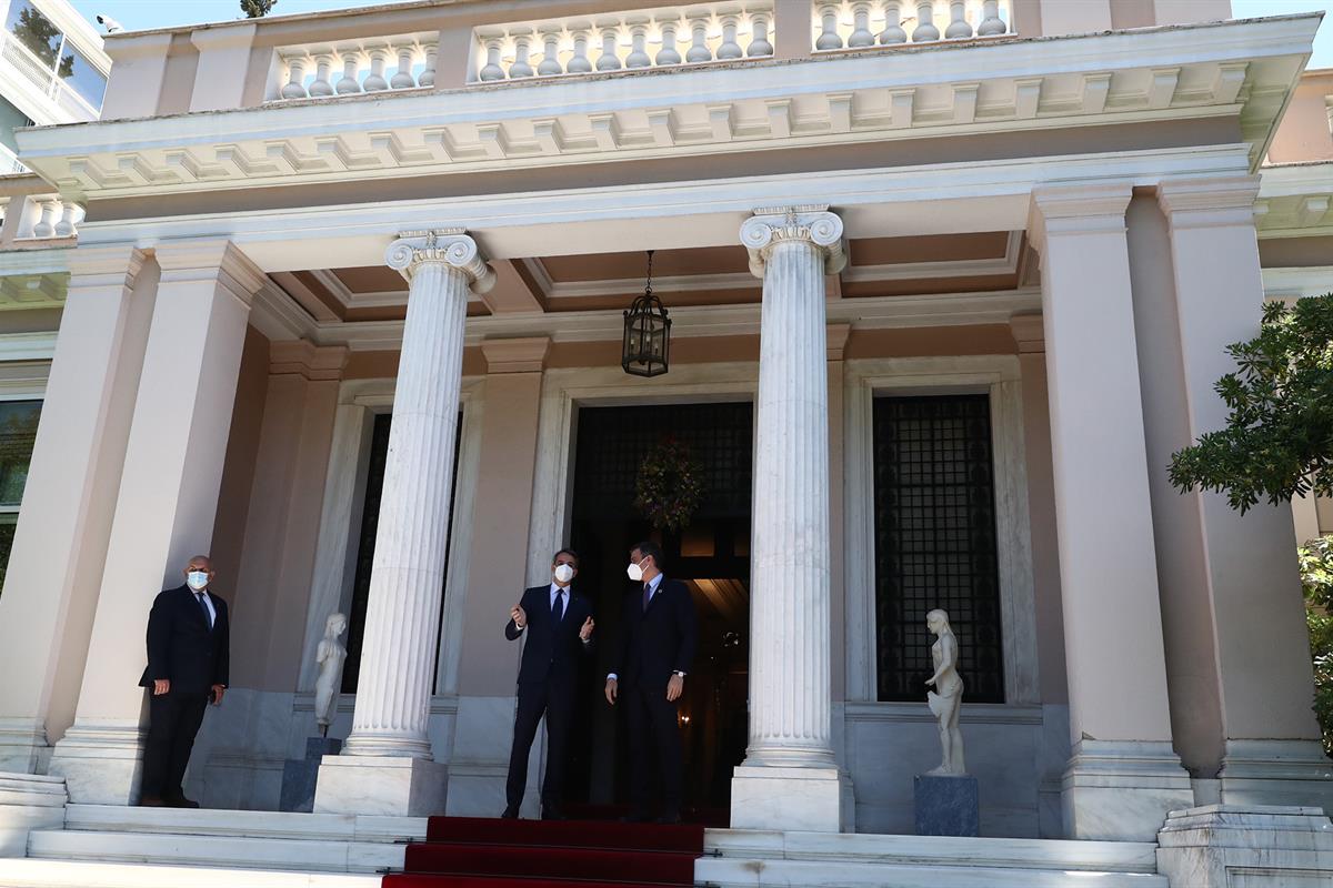 10/05/2021. Viaje del presidente del Gobierno a Grecia. El presidente del Gobierno, Pedro Sánchez, y el primer ministro de la República Helé...